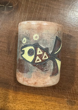 Taza de cerámica peruana hecha a mano Cusco Urubamba firmada arte popular pescado