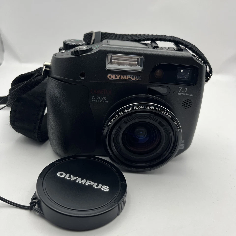 Olympus CAMEDIA C-7070 Wide Zoom 7.1MP Digital Camera - Image 2 of 4