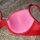 PreOwned Victorias Secret PINK Red Wear Everywhere T-Shirt Lightly Lined 32C — photo 10