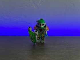 LEGO NEXO KNIGHTS: Infernox Captures the Queen (70325) - 95% Complete