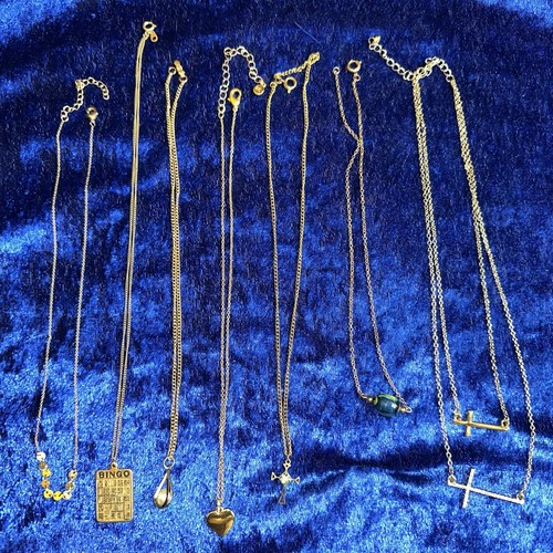 Konvolut 7 goldfarbene Anhänger Bettelketten zierlich guter Modeschmuck
