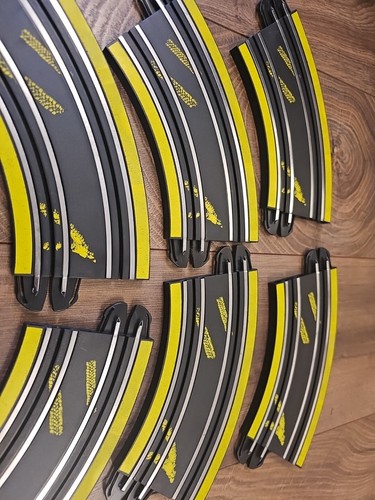 Micro Scalextric Corners Yellow Markings - Photo 2/2