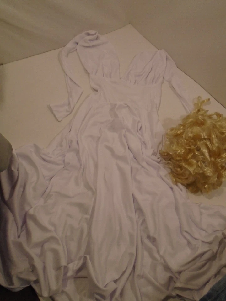 Halloween California Costume Movie Star Marilyn with Wig Womens size Large - Image 2 of 3
