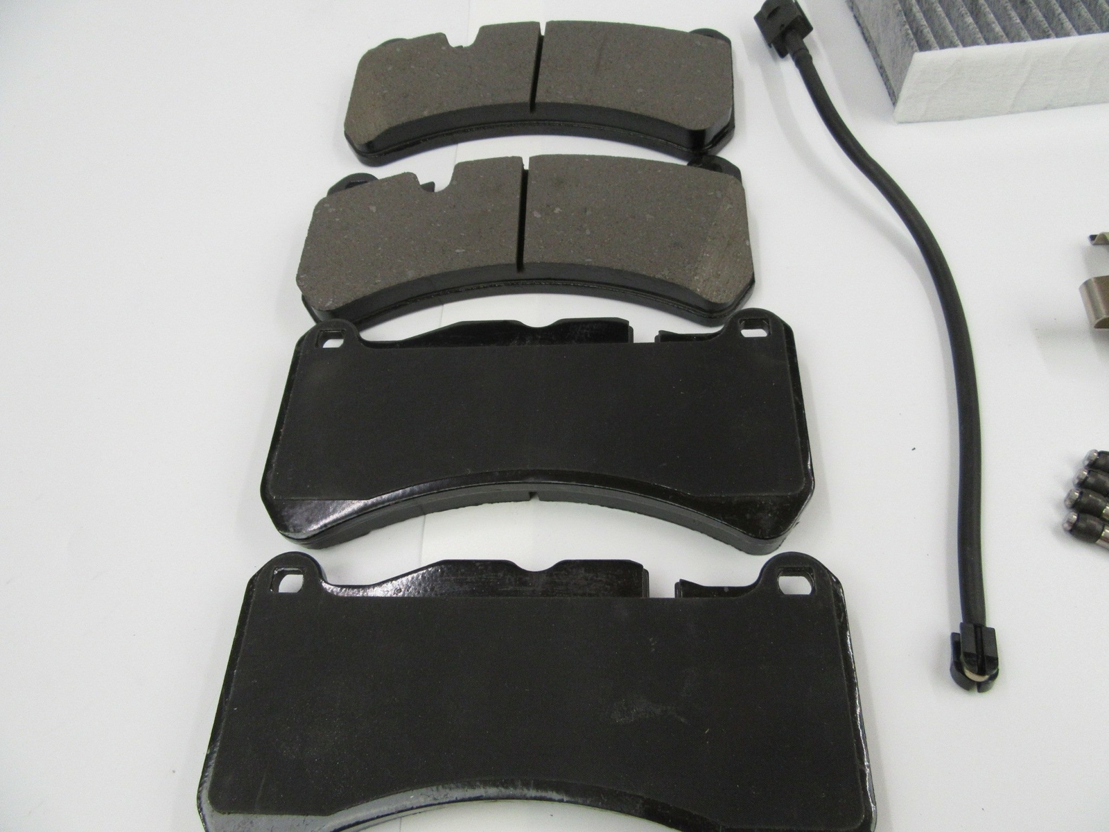 Maserati Ghibli Quattroporte front rear brake pads filters wiper blades #590