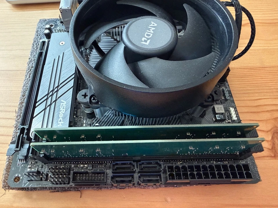 Mainboard Formfaktor Mini-ITX fertig aufgebaut mit AMD CPU, RAM, M.2 SSD - Bild 3 von 4