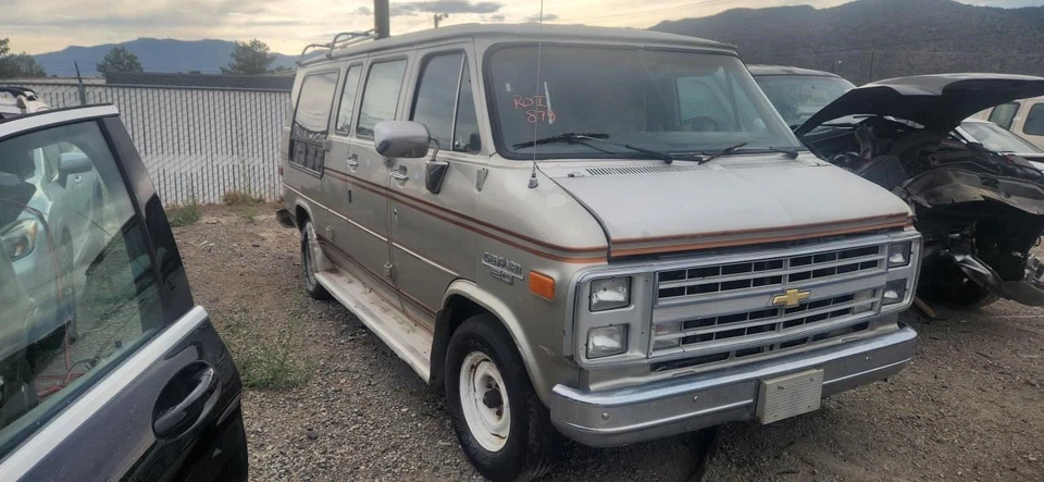 Driver Corner/Park Light Dual Headlamps Fits 83-91 CHEVROLET 10 VAN 30931571 - Image 4 of 4