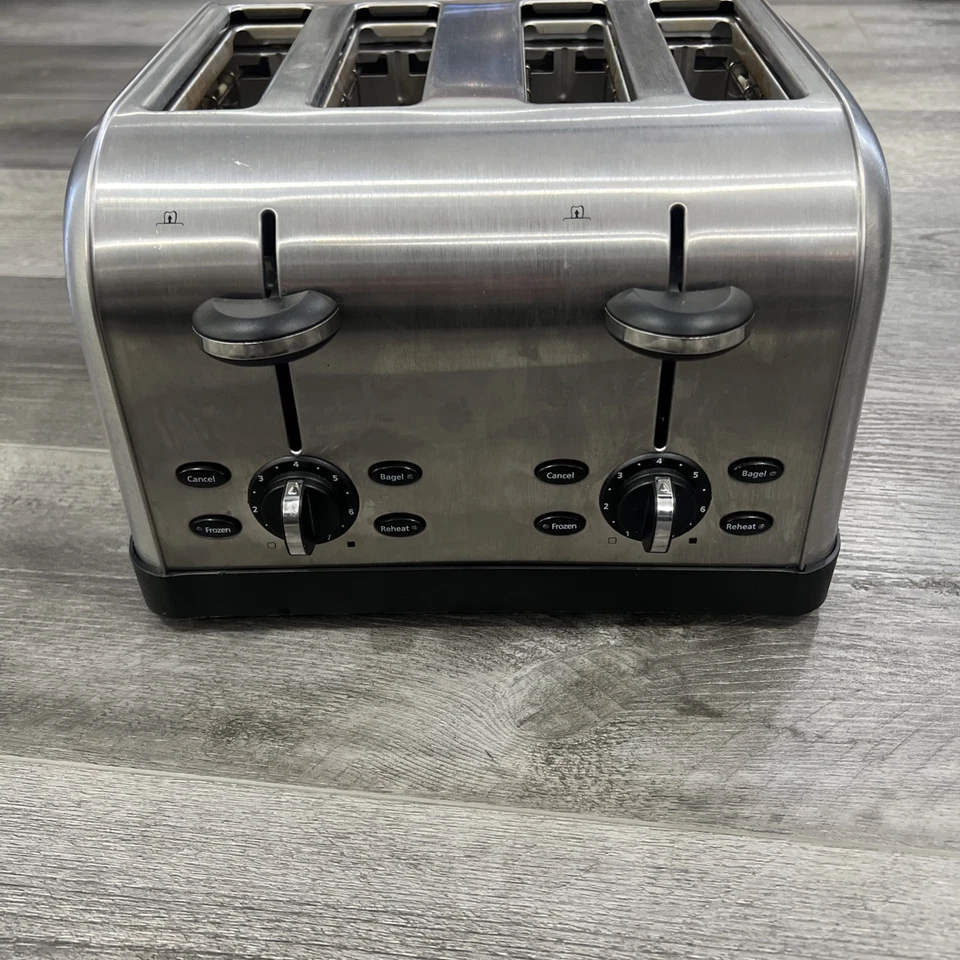 Tostadora Oster 4 Rebanadas, Acero Inoxidable Cepillado Modelo TSSTTRWF4S Foto 2 de 4