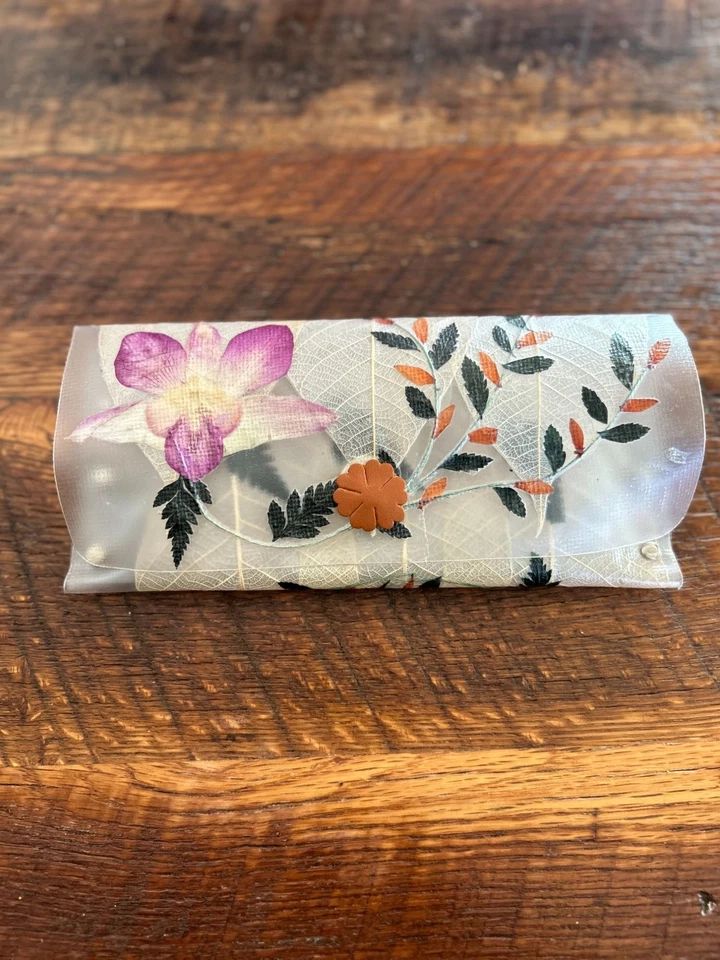 Juego de monedero y clutch transparentes vintage con diseño de hojas florales prensadas con mango de madera Foto 3 de 4