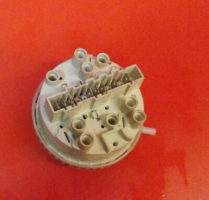 Waschmaschine ZANUSSI FLS1183W Druckschalter