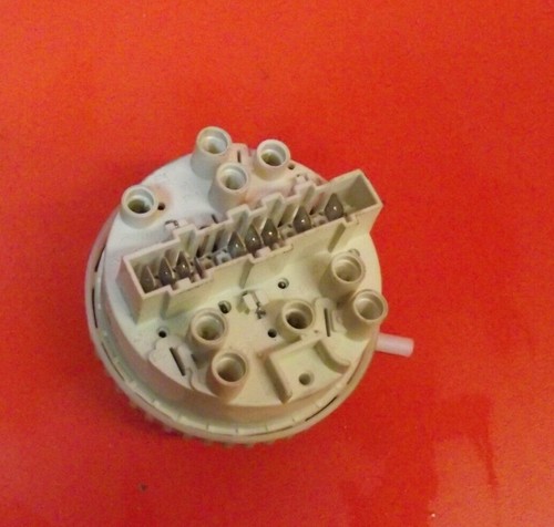 Waschmaschine ZANUSSI FLS1183W Druckschalter