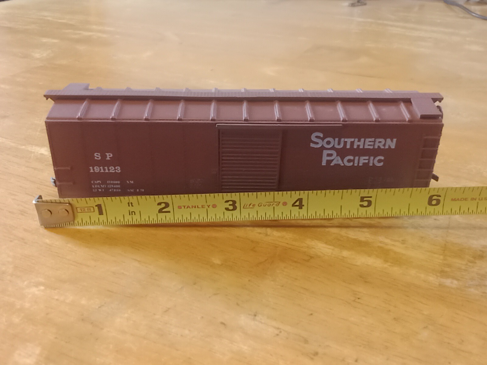 HO Scale Model Train Box Car Southern Pacific Lines SP 191123 Brown
