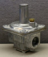Maxitrol RV52 RV Series 3/4" Straight-Thru-Flow-Design Regulator