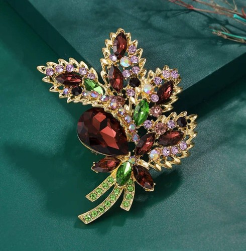 Malle Embroidery Brooch Pin - Picture 7 of 7