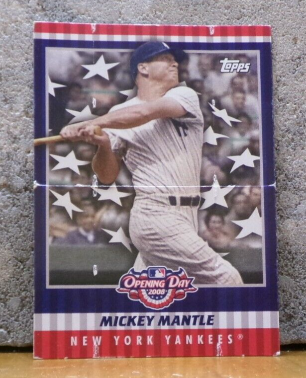 COOL BASEBALL CARD TOPPS # 7 NEW YORK YANKEES MICKEY MANTLE
