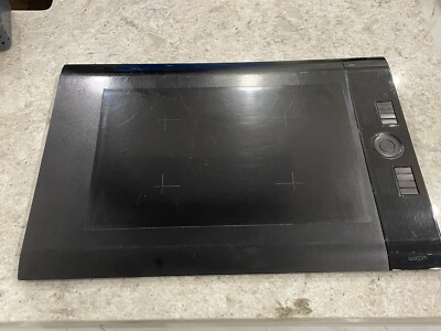 Wacom Intuos 4 Large 47x32cm PTK-840 ohne Stift, Maus oder Netzteil - funktionstüchtig