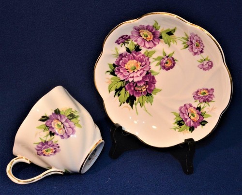 Vintage ROYAL YORK Fine China England Purple ASTER FLORAL Set Cup & Saucer #2307 - Picture 2 of 4