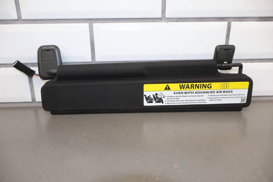 Parasoles Fisker Ocean 2023 OEM (par izquierda/derecha) negros Foto 2 de 4