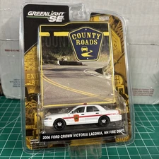 Greenlight SE Country Roads 2006 Ford Crown Victoria Laconia 1:64 Fire Dept. 