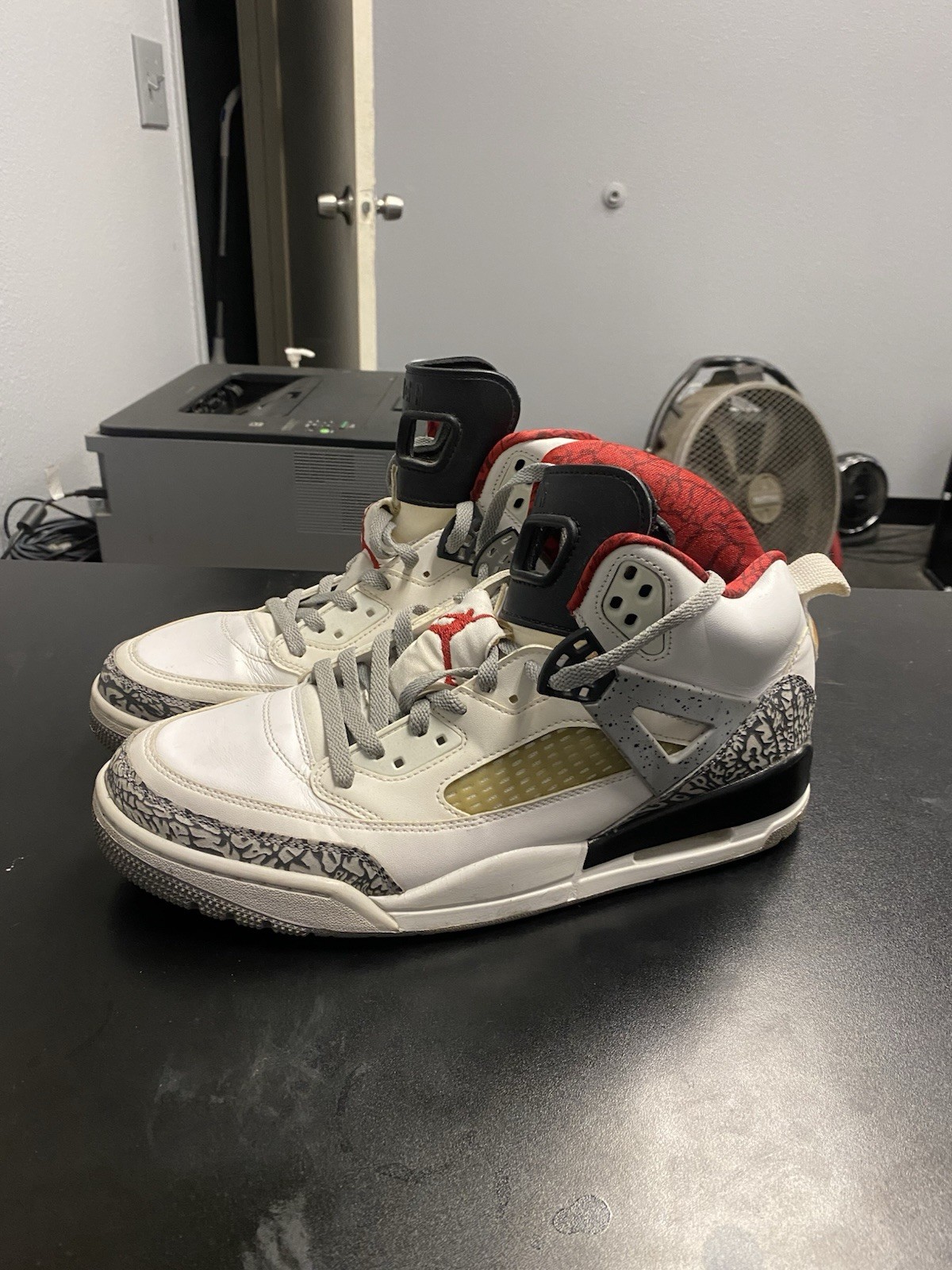 US 11 Air Jordan Men's White Red And Grey Nike Retro Spizike Low HM3712-164 thumbnail 2