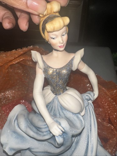 Giuseppe Armani Disney's Cinderella Statue - Picture 22 of 23