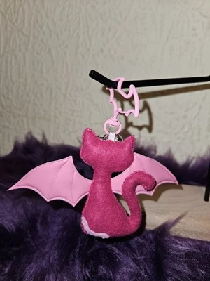 HANDGEFERTIGT VON FLEDERMAUZ666 Handgenähter Schlüssel-/Taschenanhänger Fledermaus Katze pink (groß)