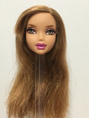 Barbie My Scene Boutique Street Nia Doll's Head Strawberry