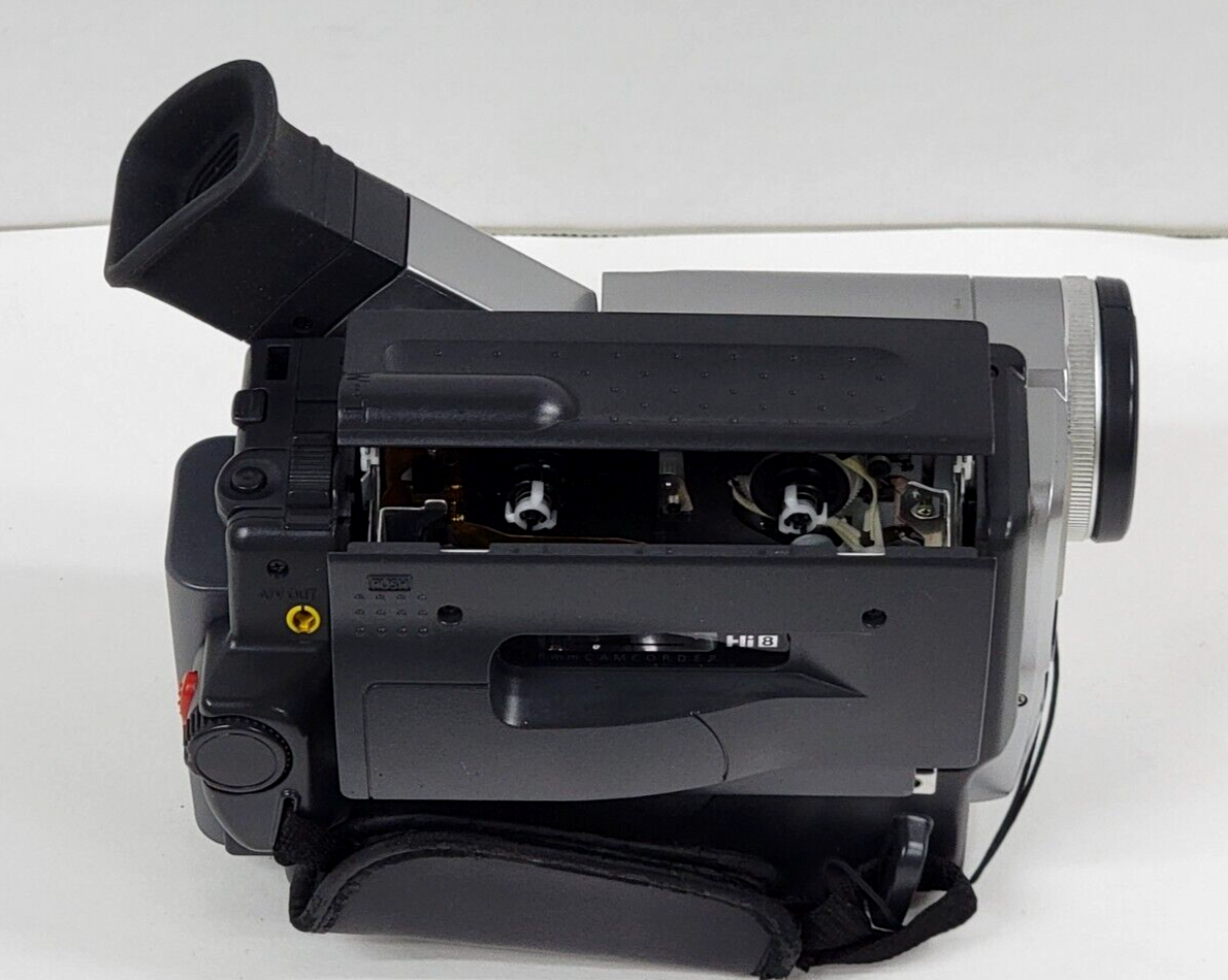 Samsung SCL700 Hi8 NTSC 8mm Video Camera Camcorder / Charger & New