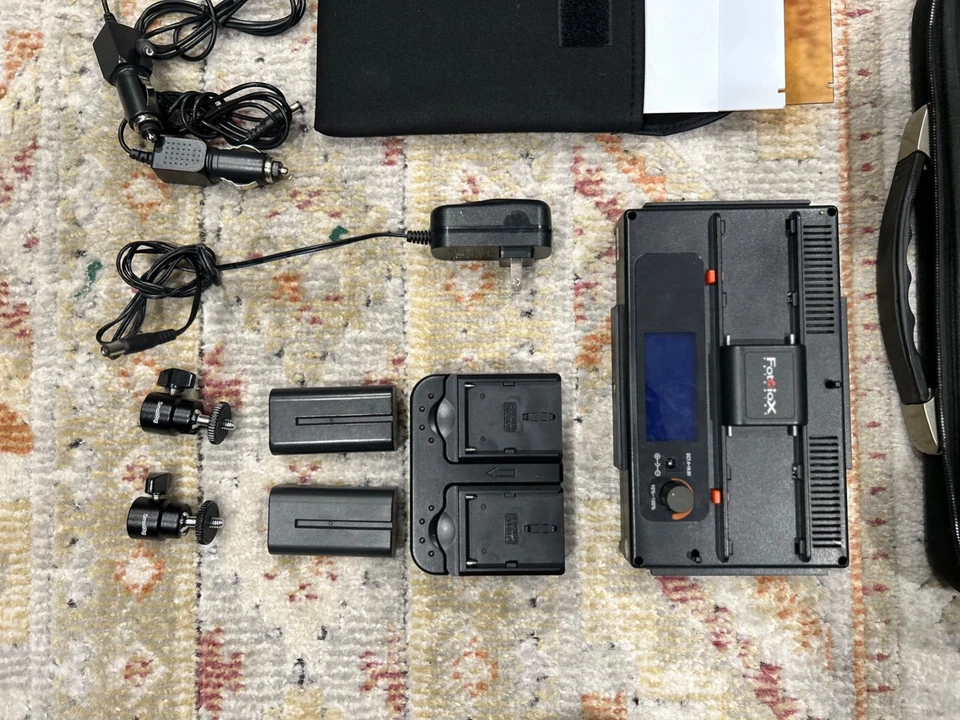 5 Fotodiox LED Dimmable Panel Lights + 14 NP-F Batteries - Image 4 of 4