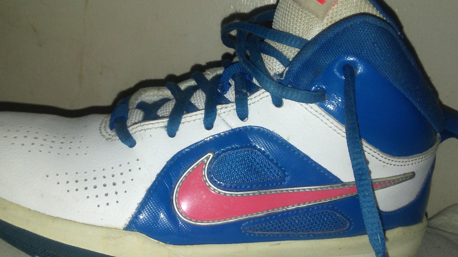 bluee and white nike sneaker bluee and white nike sneaker