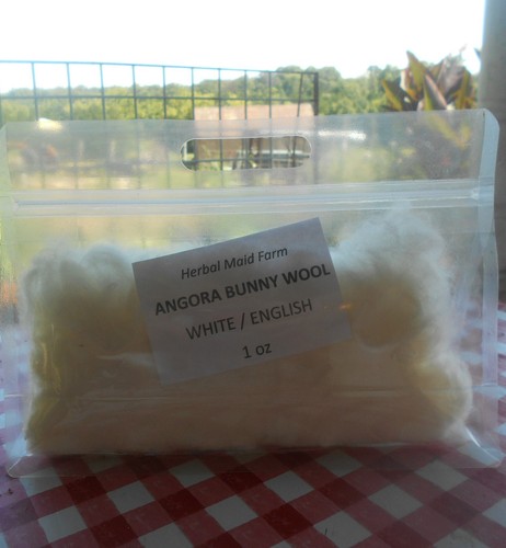 Plucked French Angora Rabbit Wool - WHITE - Picture 3 of 3