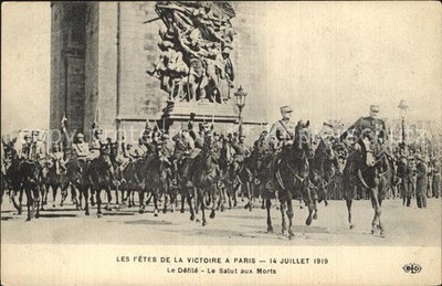Paris Les Fetes de la Victoire Juillet 1919 Le Defile Salut aux Morts