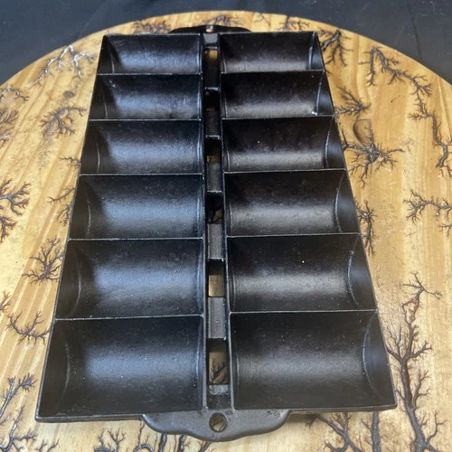 1900's Griswold New England style French Roll Cast Iron Bread Pan