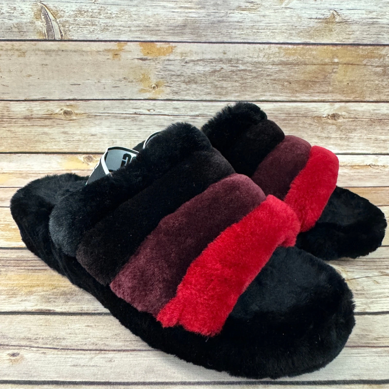 Pantofole comode Ugg donna rosso nero Fluff Yeah slingback pelle di pecora 10