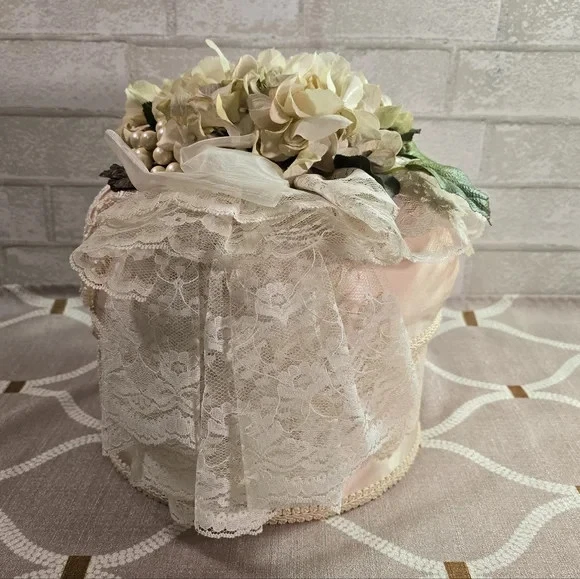 Elegante feito à mão de renda flor e chapéu pérola caixa cetim rosa claro com top acolchoado - Imagem 4 de 4