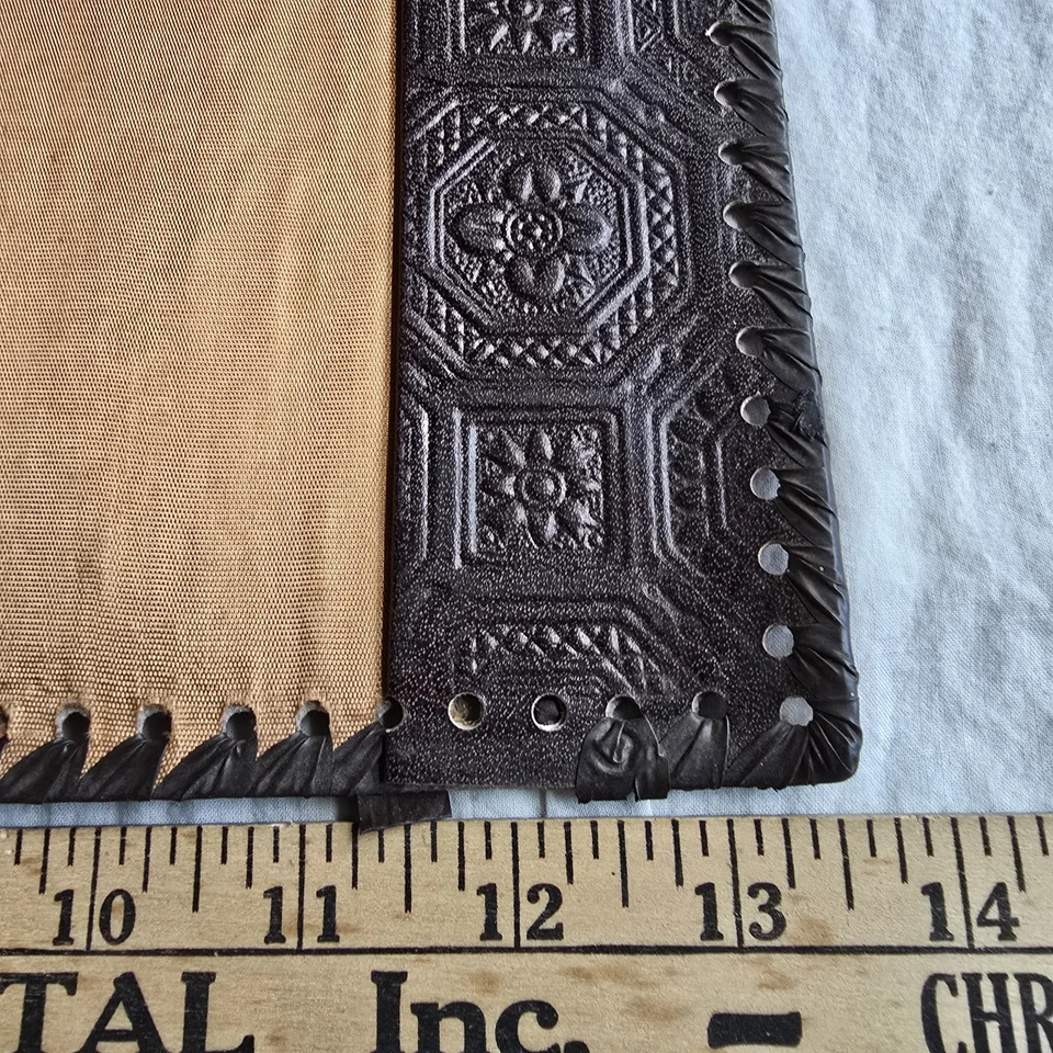 Cubierta de libro vintage de cuero tooled - diseño floral y heráldico en relieve,... Foto 3 de 4