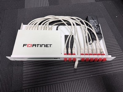 Fortinet FortiGate 60D-POE + Rackmount.it Kit - Rackable - getestet & funktionsfähig