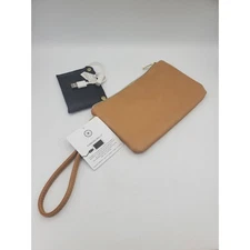 NWT Cul-de-Sac Charging Wallet Brand NEW USB C, LIGHTNING, 2000Mah Battery