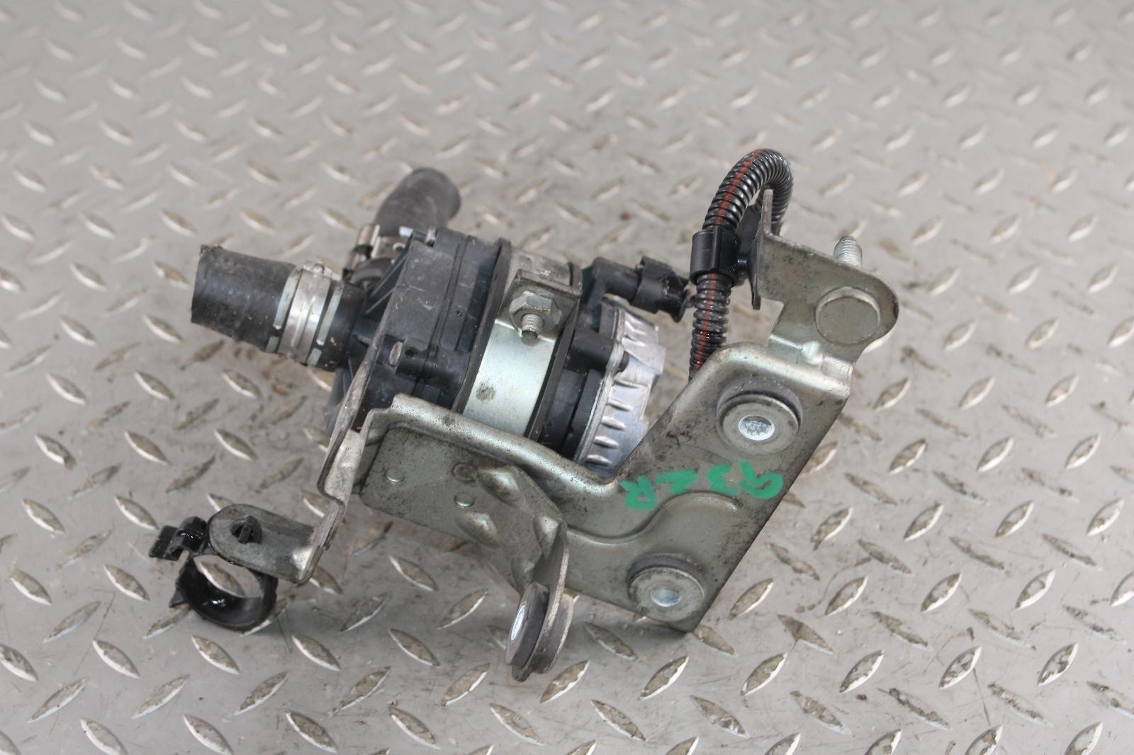 Maserati Ghibli 2014-2019 Auxiliary water pump