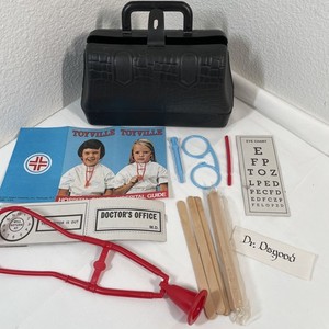 VINTAGE 1974 Hasbro TOYVILLE toy play Doctor Nurse bag + Contents HOSPITAL GUIDE