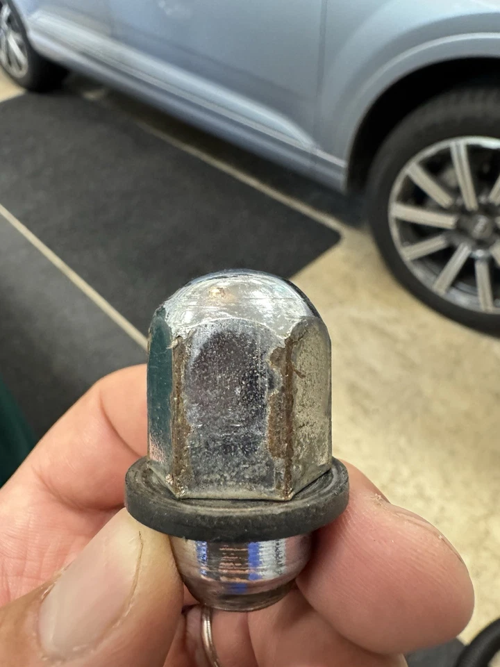 Juego de tuercas de rueda Tr6 Foto 3 de 3