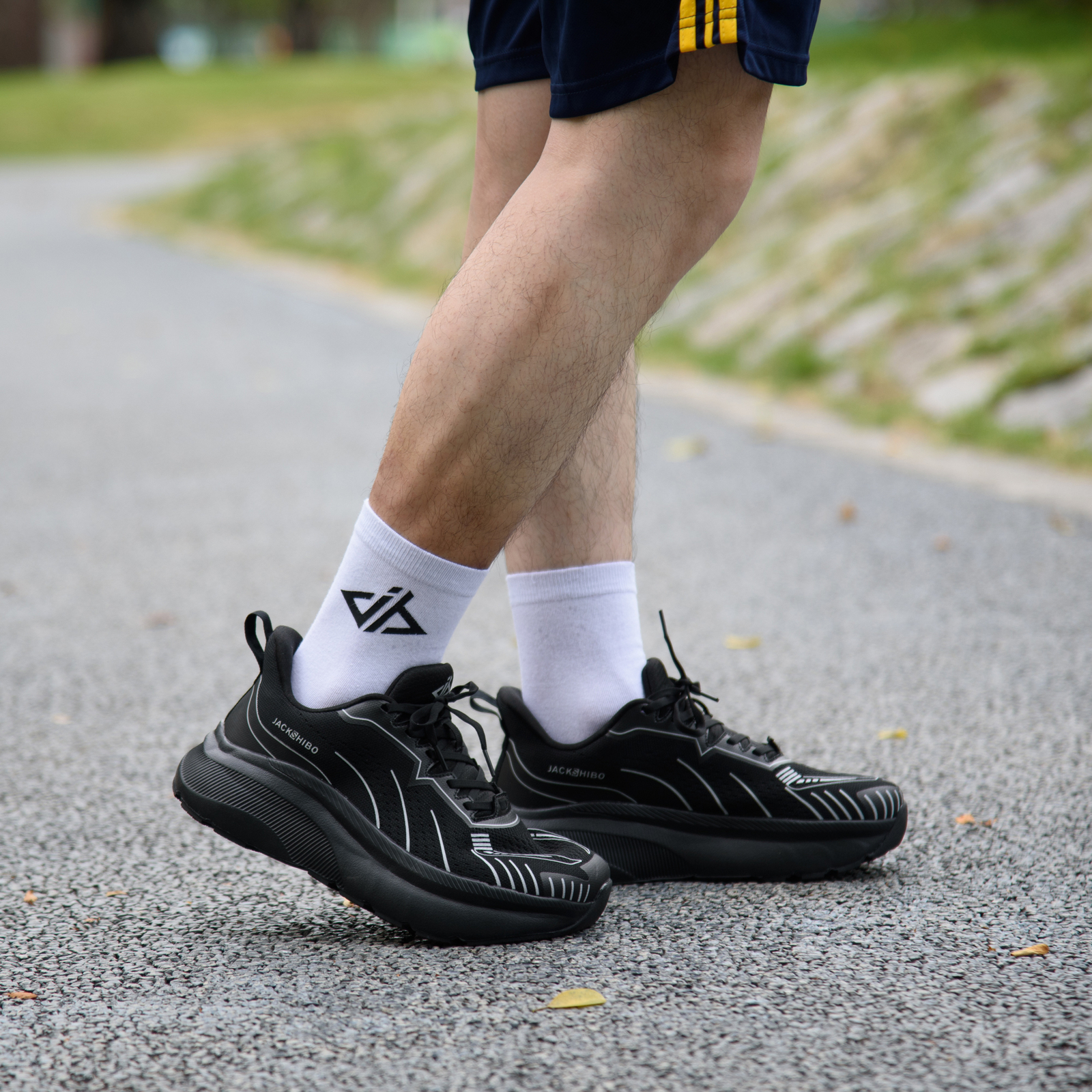 JACKSHIBO Mens Wide Toe Box Shoes Running  Arch Support Thick Sole Wide Sneakers