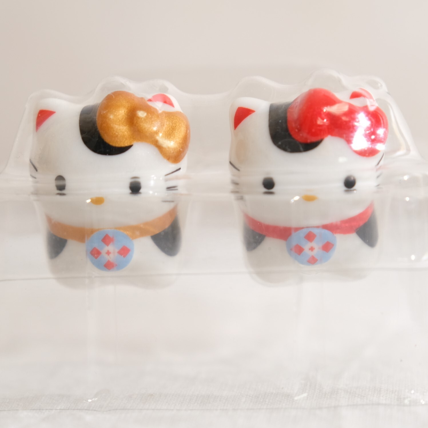 Hello Kitty Ceramic Chopstick Rest Set of 2 Sanrio Collectible 2018 New Year Edition