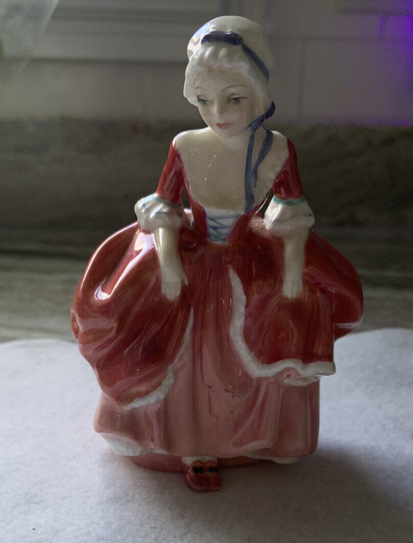 1939 ROYAL DOULTON GOODY TWO SHOES 5-1/4” TALL HN2037 1939 ROYAL DOULTON GOODY TWO SHOES 5-1/4” TALL HN2037