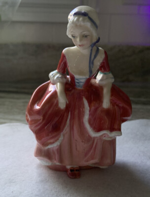 ❣️ロイヤルドルトン2体❣️フィギュリン グッディ トゥー シューズ