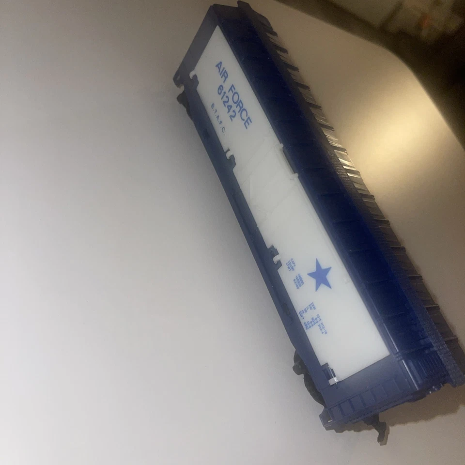Model Power Car Air Force 61242 HO Scale Box Car - Image 3 of 4