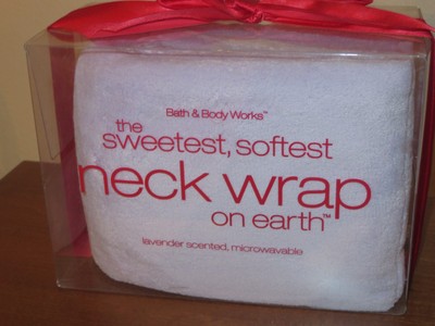 Bath & Body Works the Sweetest, Softest Neck Wrap ~ Microwavable ~ Lavender NIB