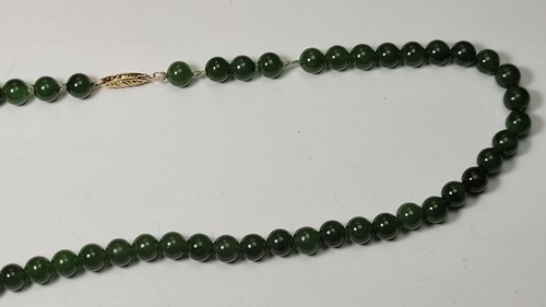 Green Jade Or Jadeite Beaded Necklace With 14k Yellow Gold Clasp 17" - Picture 6 of 7