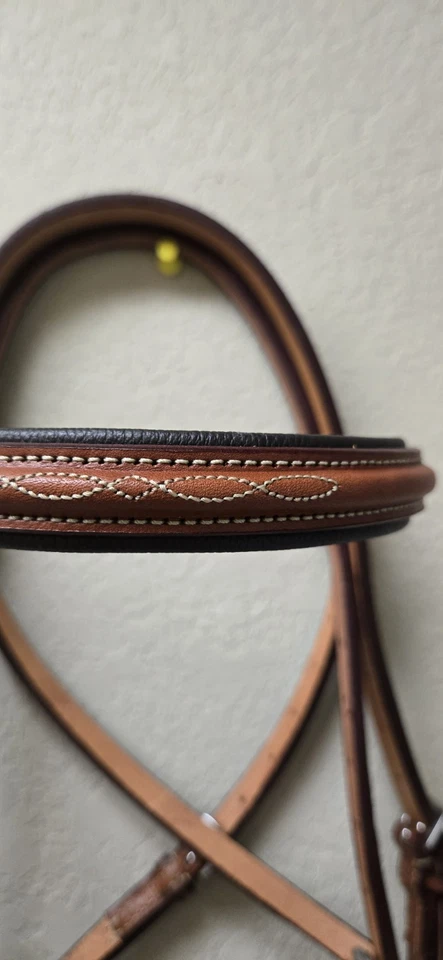 Brida acolchada de cuero de borde de lujo con riendas de tamaño completo a juego nueva con etiquetas Foto 3 de 4