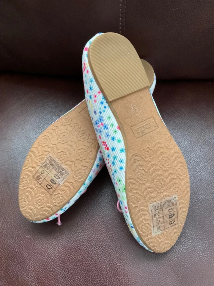 Nuevo Zapato Mudd Informal Rosa Floral Tejido Estilo Ballet Sin Cordones NIÑAS Talla 4 Nuevo con Etiquetas Foto 4 de 4