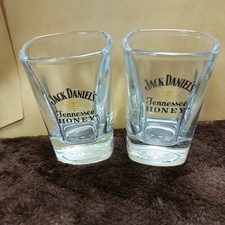Set of 2 Jack Daniels Tennessee Honey Shot Glasses Bee On Bottom New No Tags